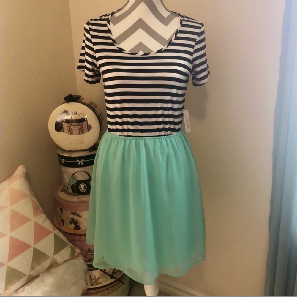 NWT Charming Charlie Mint Green Striped Short Sleeve Round Neck Mini Dress Small